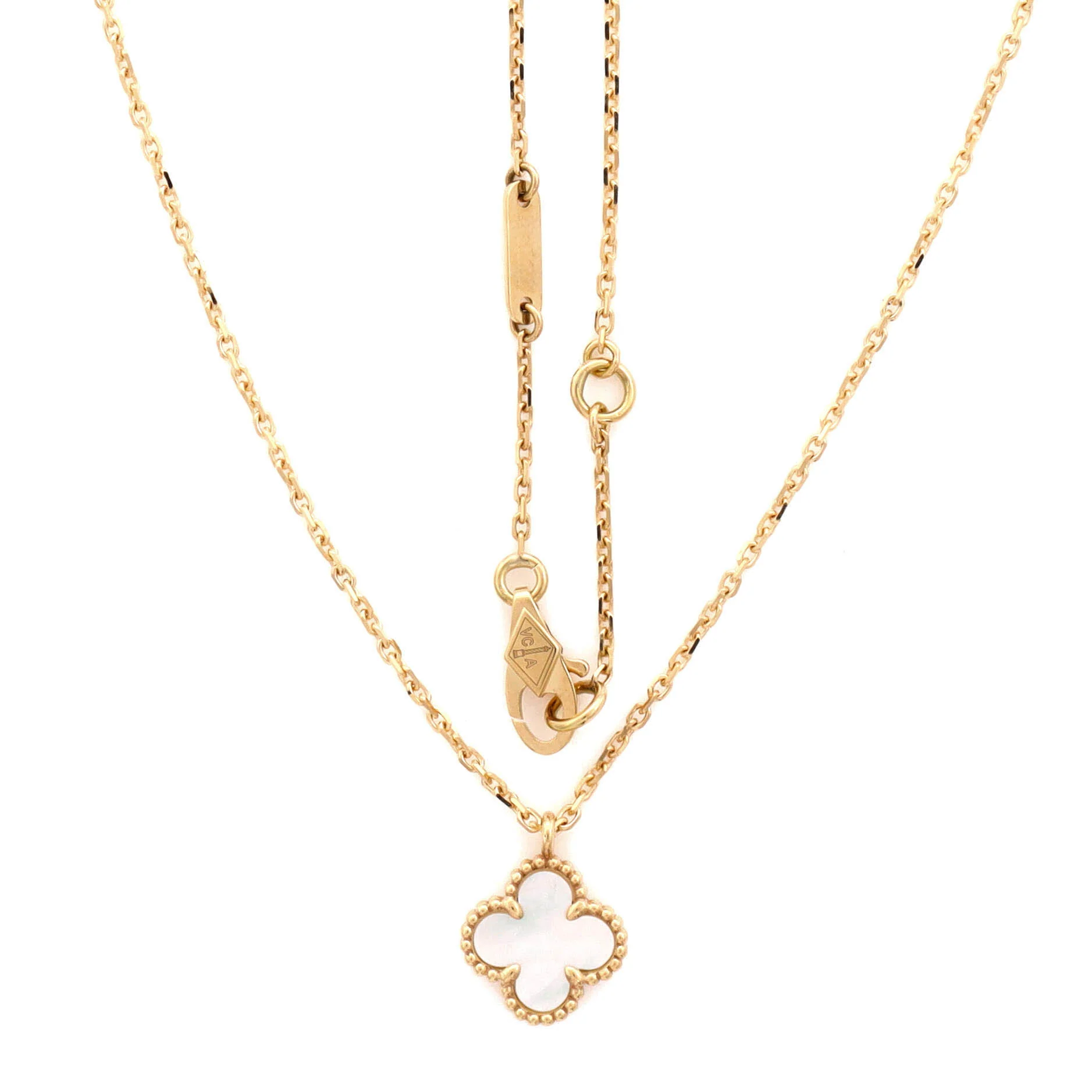 Sweet Alhambra Pendant Necklace 18K Yellow Gold and Mother of Pearl - Image 3