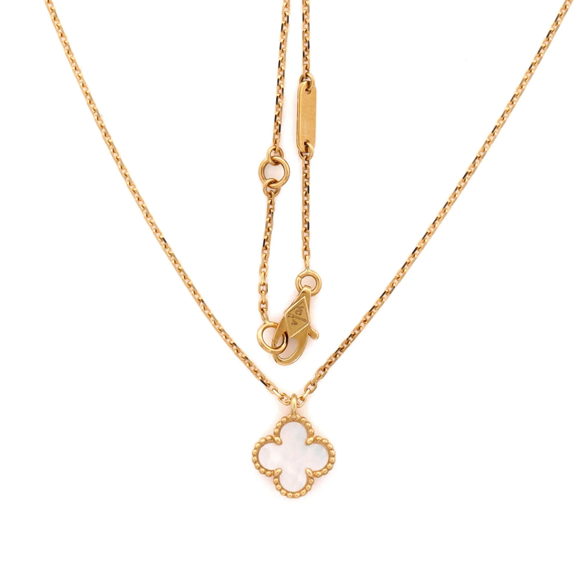 Sweet Alhambra Pendant Necklace 18K Yellow Gold and Mother of Pearl - Image 2