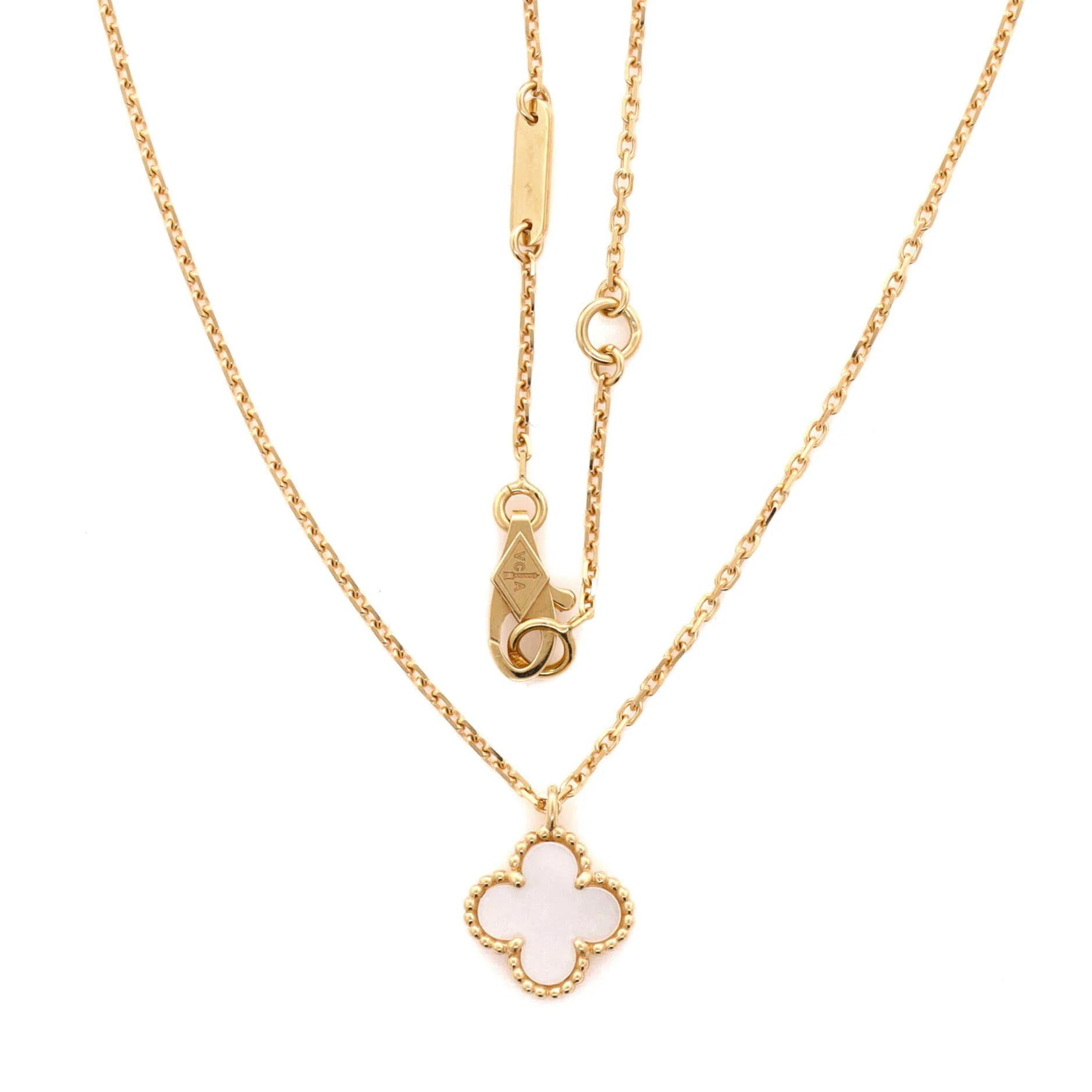 Sweet Alhambra Pendant Necklace 18K Yellow Gold and Mother of Pearl - Image 2