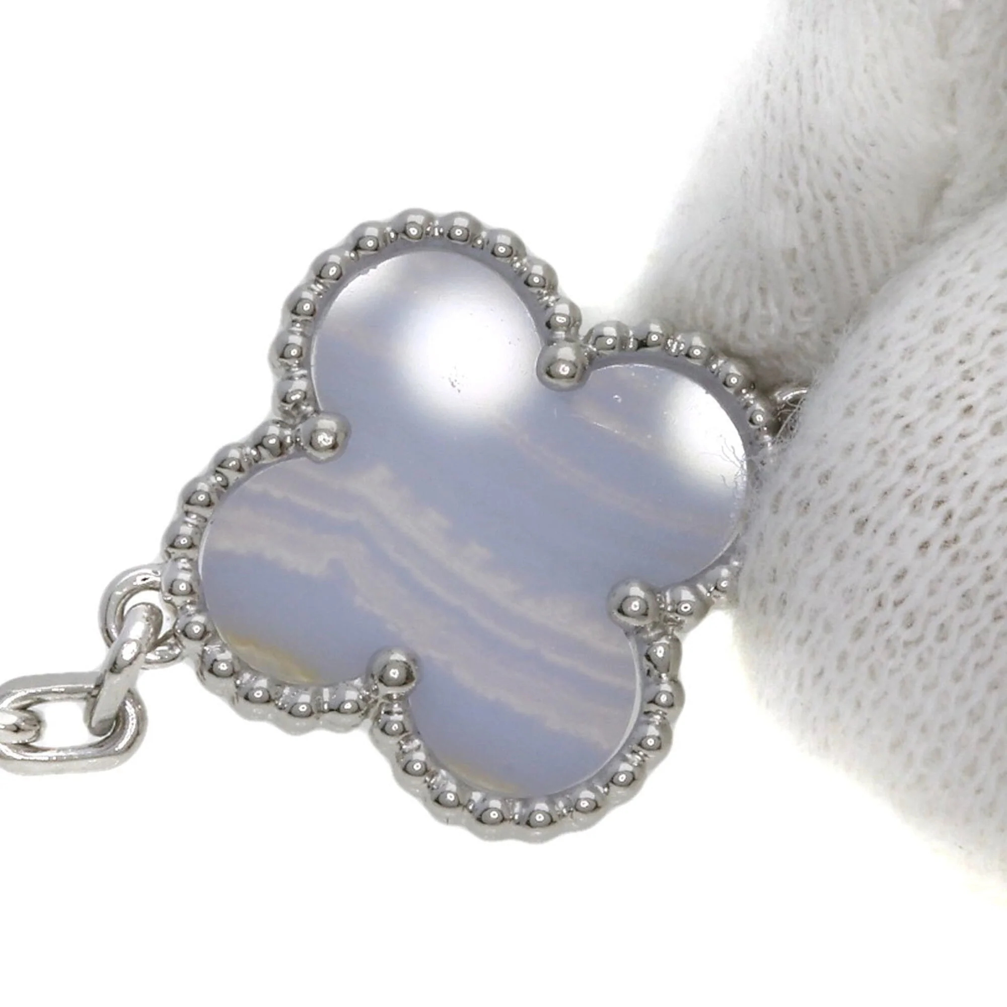 Vintage Alhambra Pendant Necklace 18K White Gold and Chalcedony - Image 7