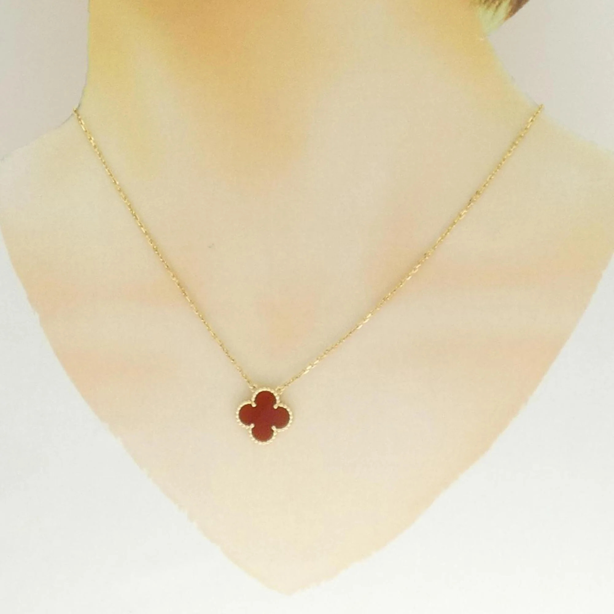 Vintage Alhambra Pendant Necklace 18K Yellow Gold and Carnelian - Image 5
