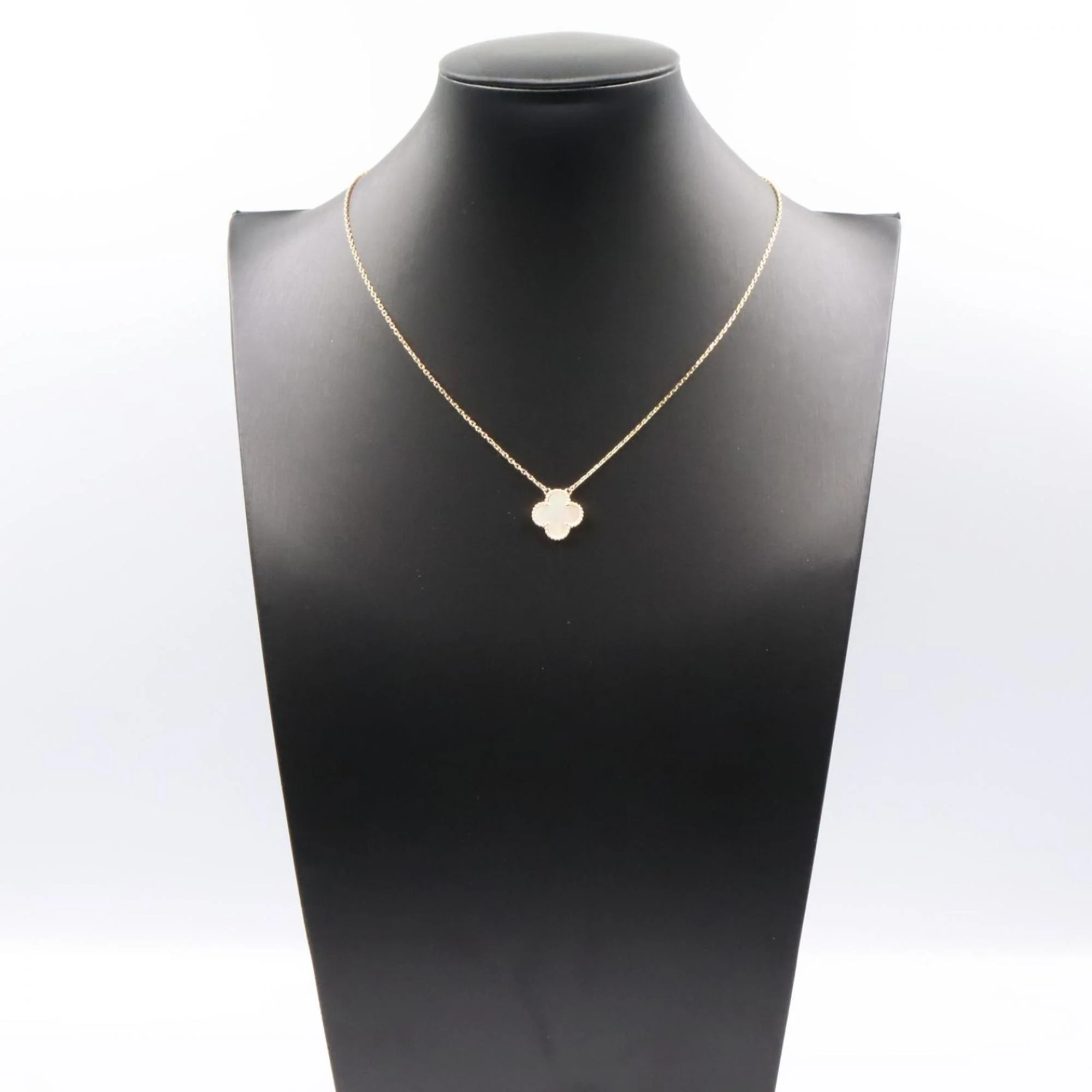 Vintage Alhambra Pendant Necklace 18K Yellow Gold and Mother of Pearl - Image 6