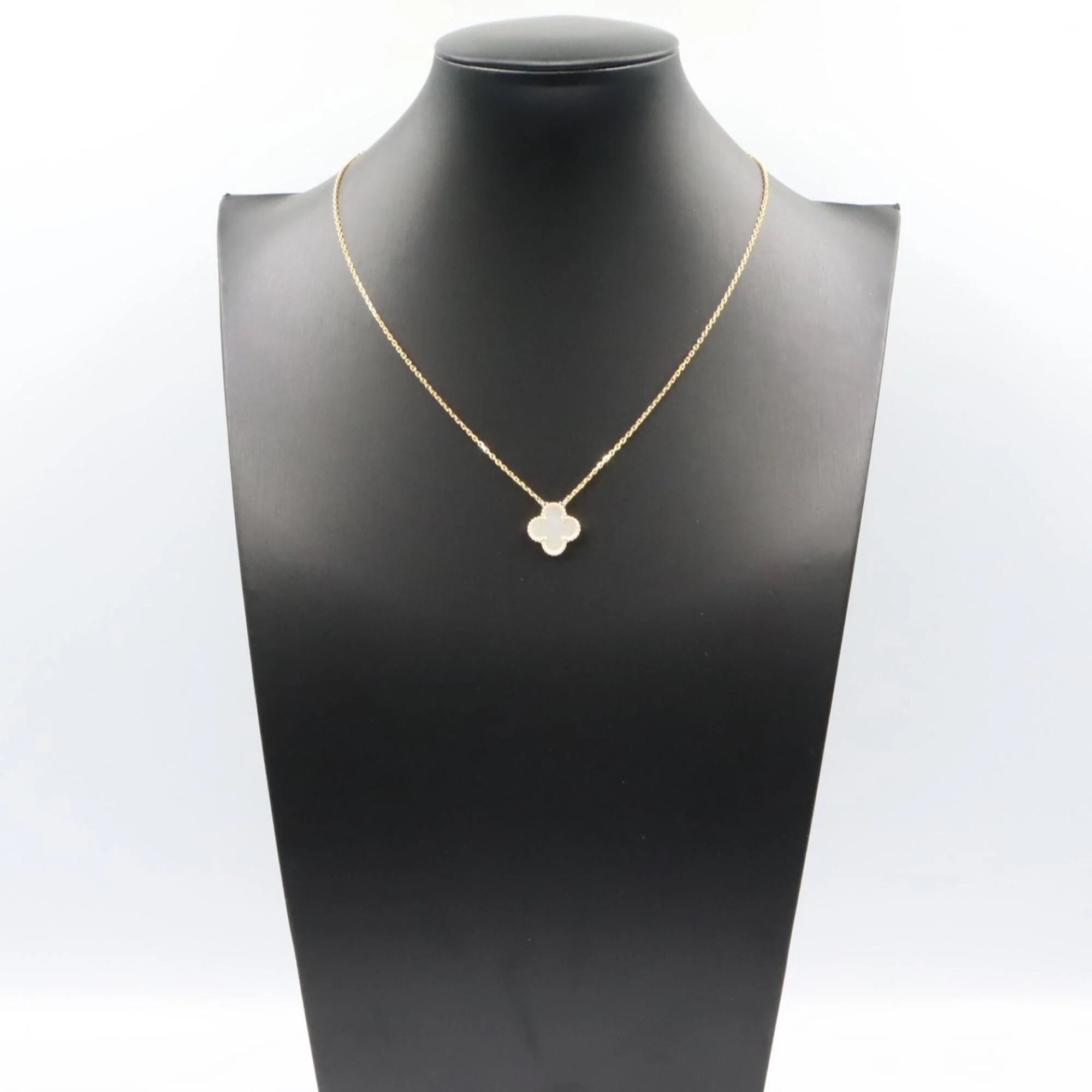 Vintage Alhambra Pendant Necklace 18K Yellow Gold and Mother of Pearl - Image 6