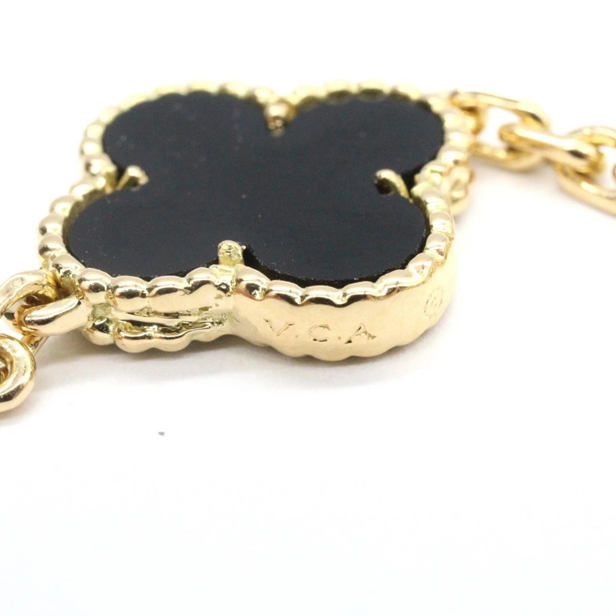 Vintage Alhambra Pendant Necklace 18K Yellow Gold and Onyx - Image 3