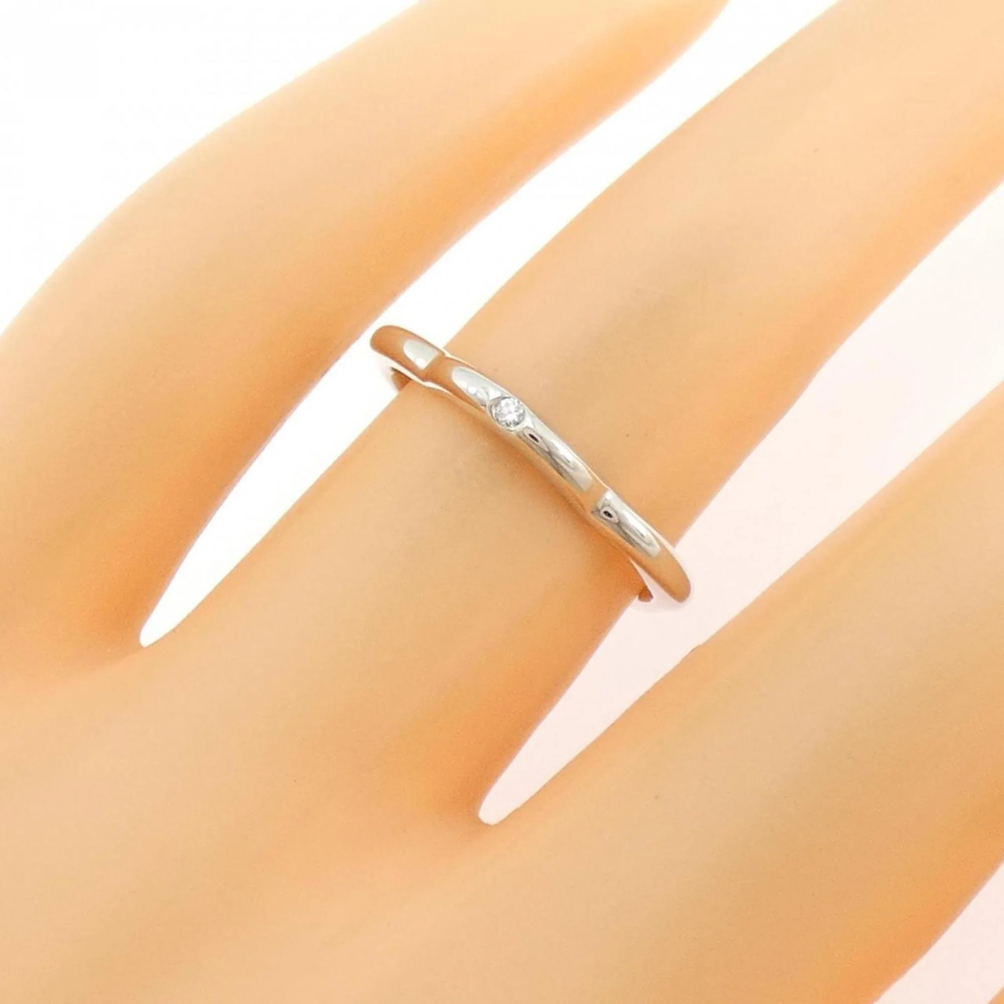 Camellia Ring 18K White Gold with Diamond - Image 5
