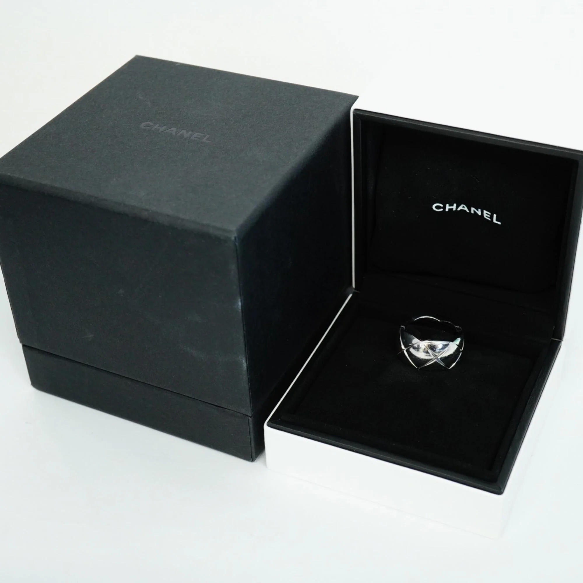 Coco Crush Ring 18K White Gold Large - Image 9