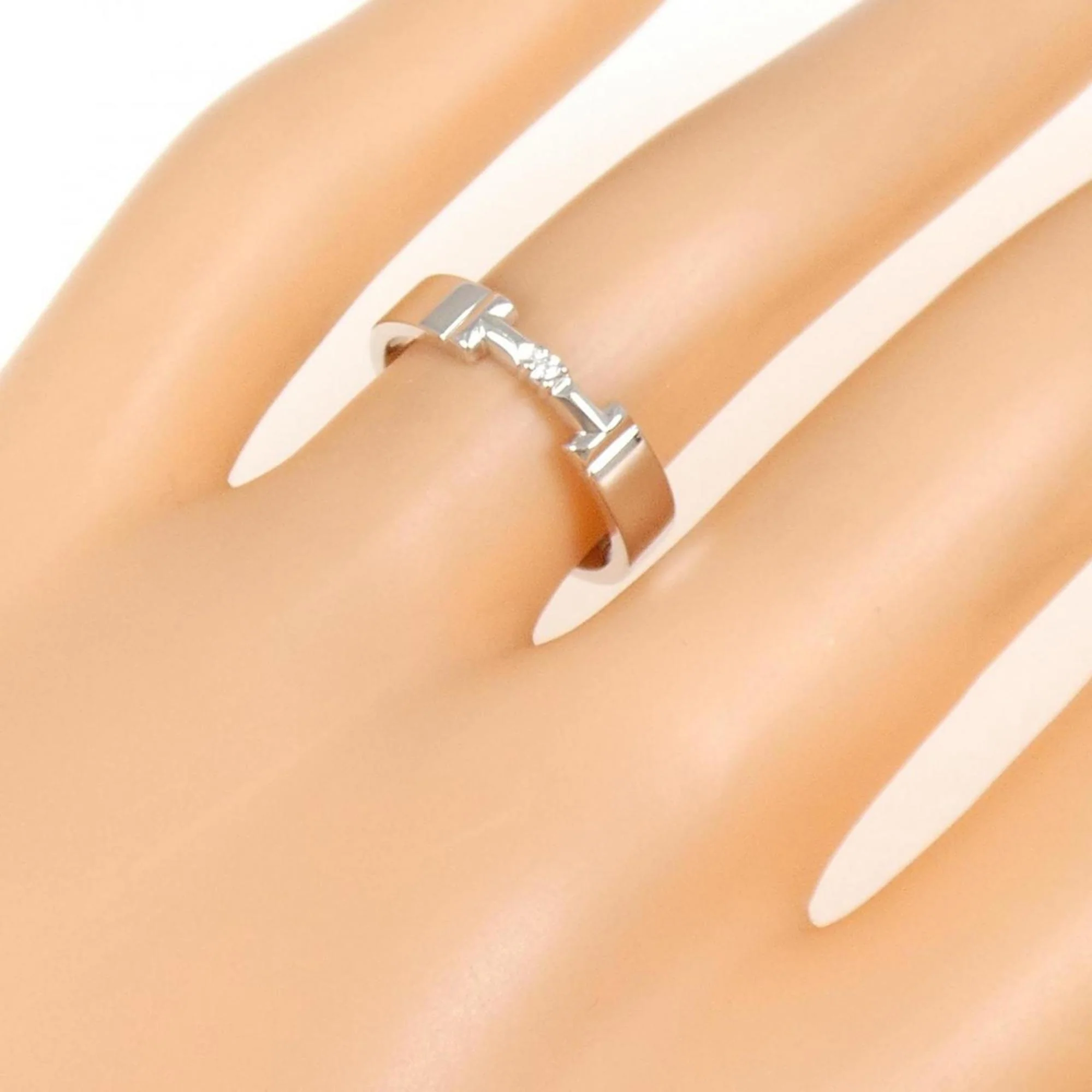 T True Ring 18K White Gold with Diamond - Image 5