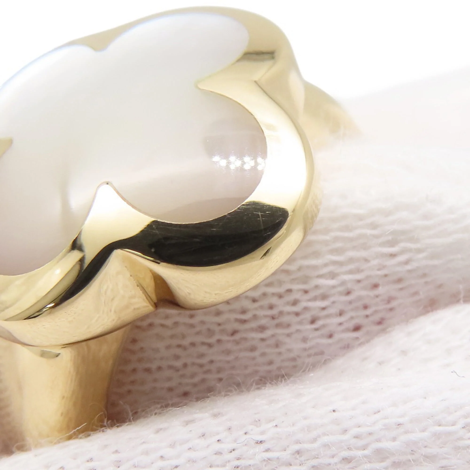Alhambra Ring 18K Yellow Gold and Mother of Pearl - Image 5