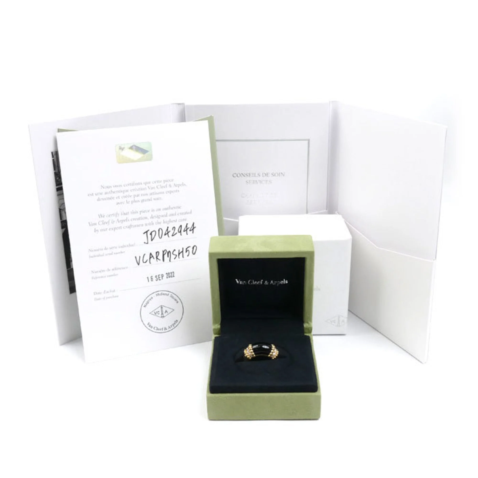 Band Ring 18K Yellow Gold with Diamonds and Onyx - Image 8