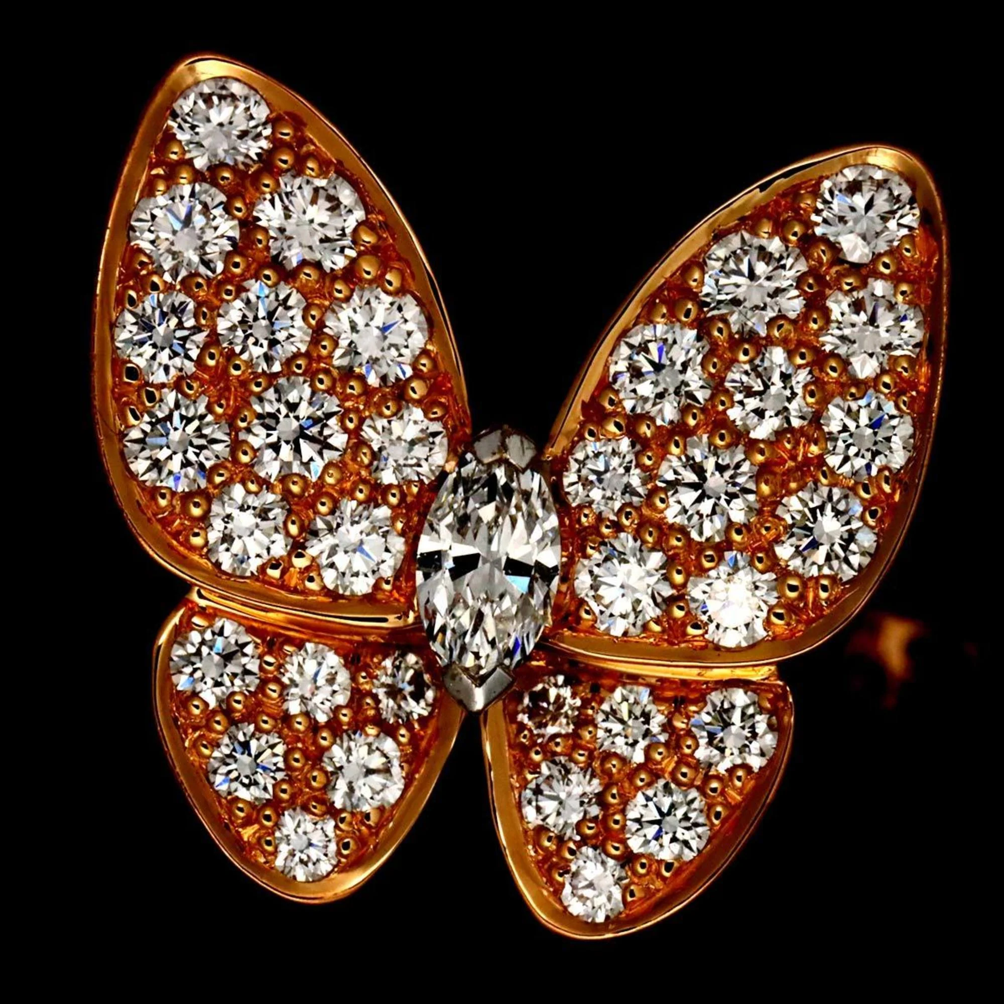 Papillon Entre Les Doigts Ring 18K Rose Gold with Diamond and Shell - Image 6
