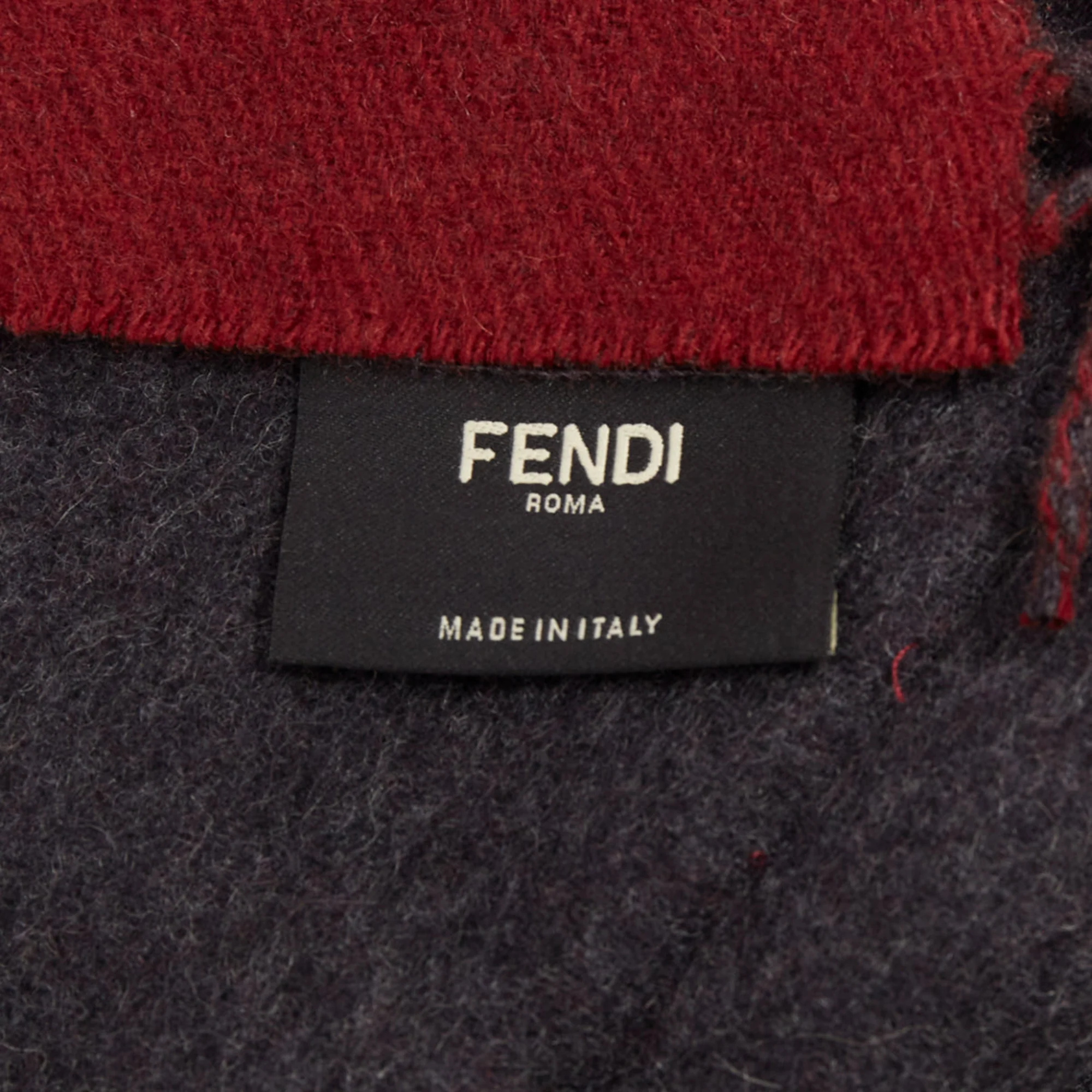 Fendi cashmere bicolor pocket fringed long scarf - Image 8