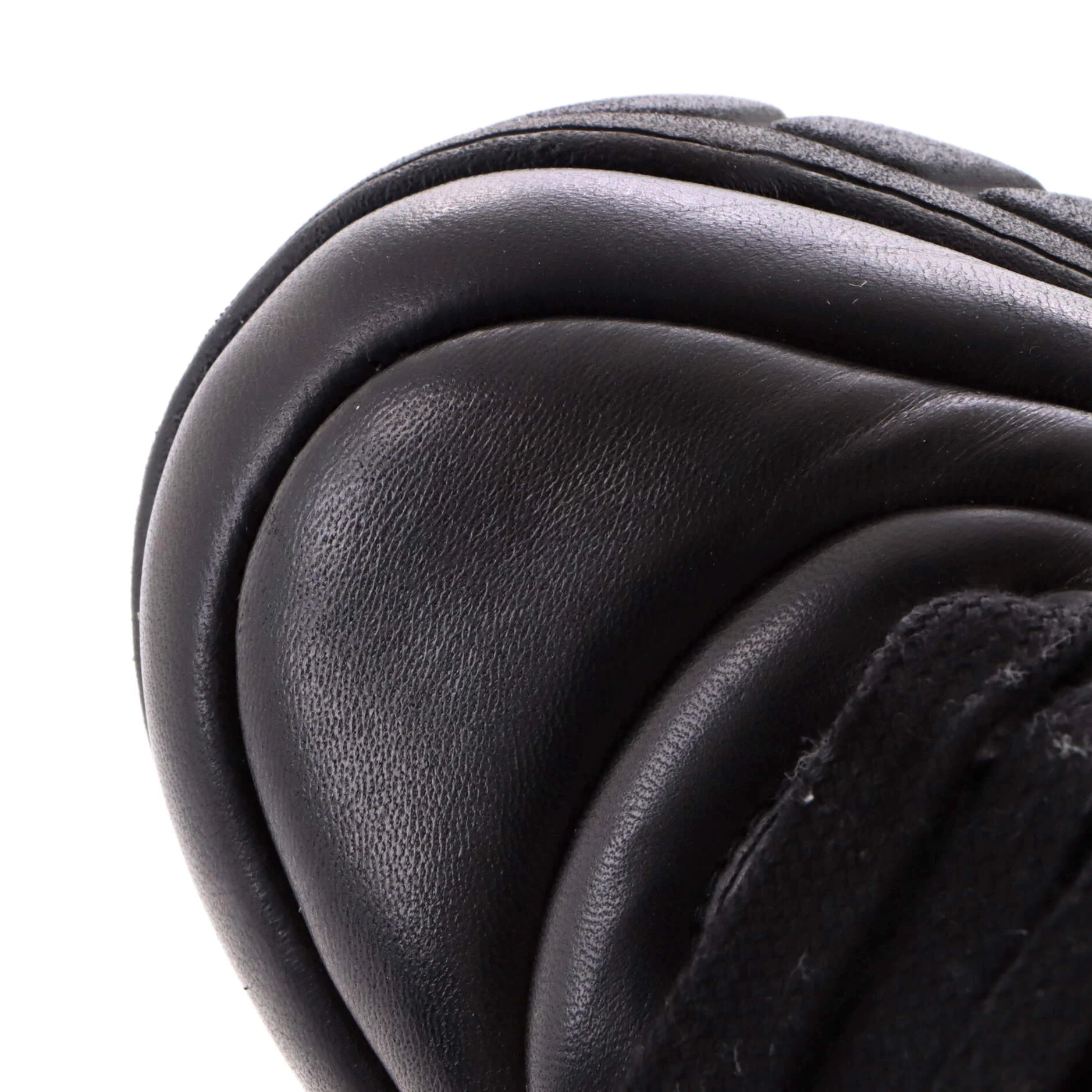 Women’s Padded Triangle Logo Low-Top Sneakers Leather - Image 5